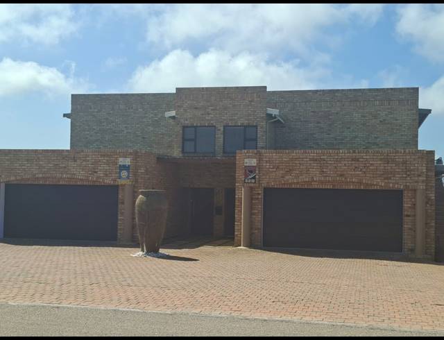6 BEDROOM HOUSE FOR SALE IN DA NOVA